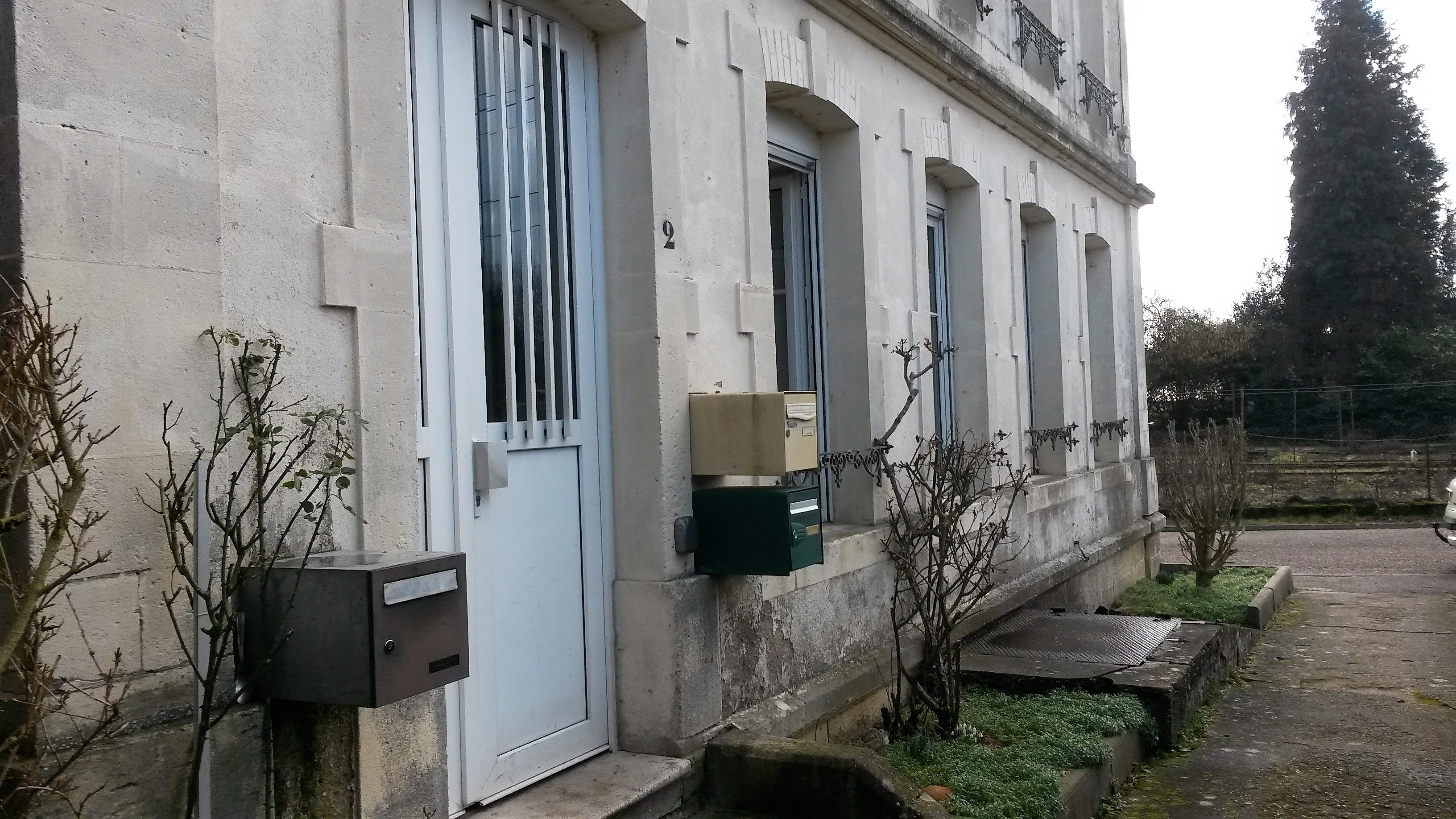 Accès extérieur appartement à louer à Pagny-sur-Moselle (54)